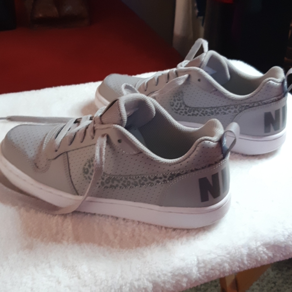 Big Kid size 5 Nike shoes